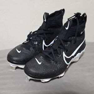 The Nike Alpha Huarache NXT can help you get up to speed in a flash.
